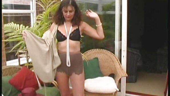 Slutty barna és ingyen szex videók a barátja szeretkezni valahol az erdőben